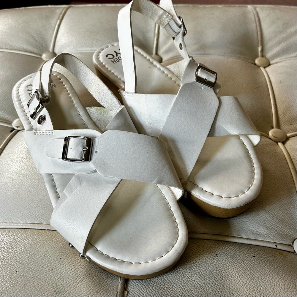 Madden nyc Chic White faux Leather Sandals for Women sz 7.5